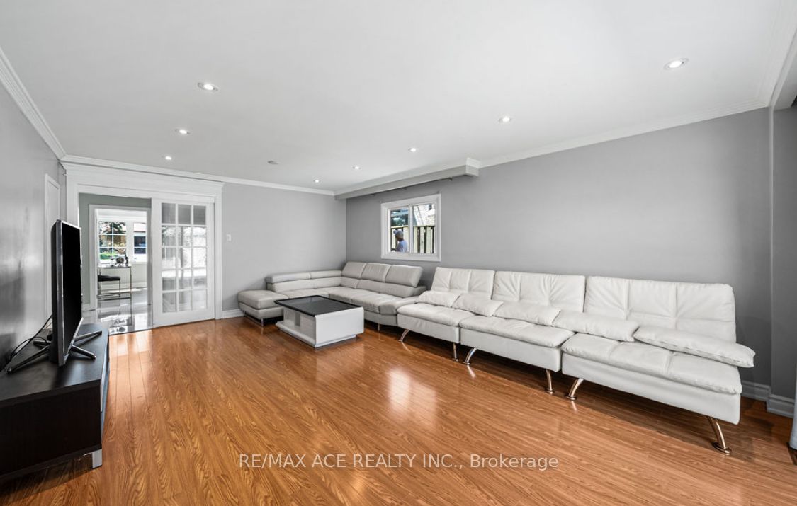 6 Oldborough Circle