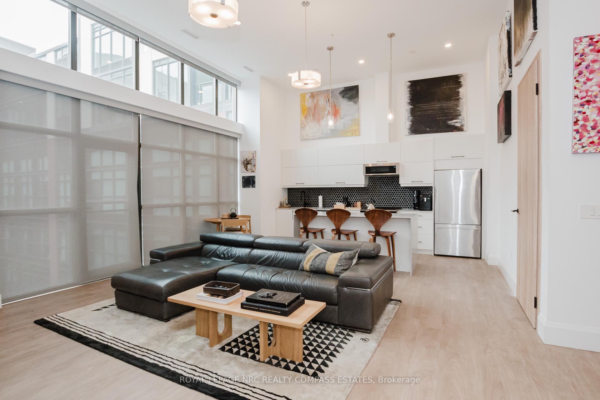2 Bedrooms Condo at 118 King,  Hamilton For sale