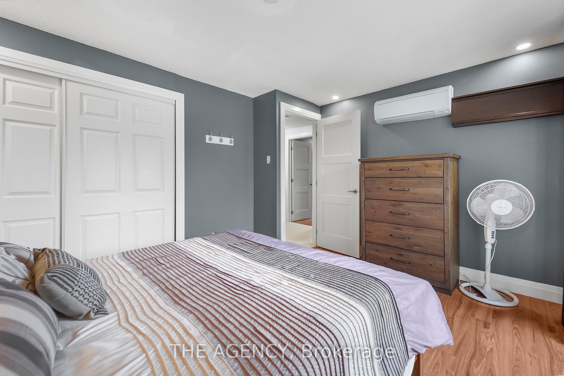 3 Bedrooms Condo at 965 Francis, Burlington For sale