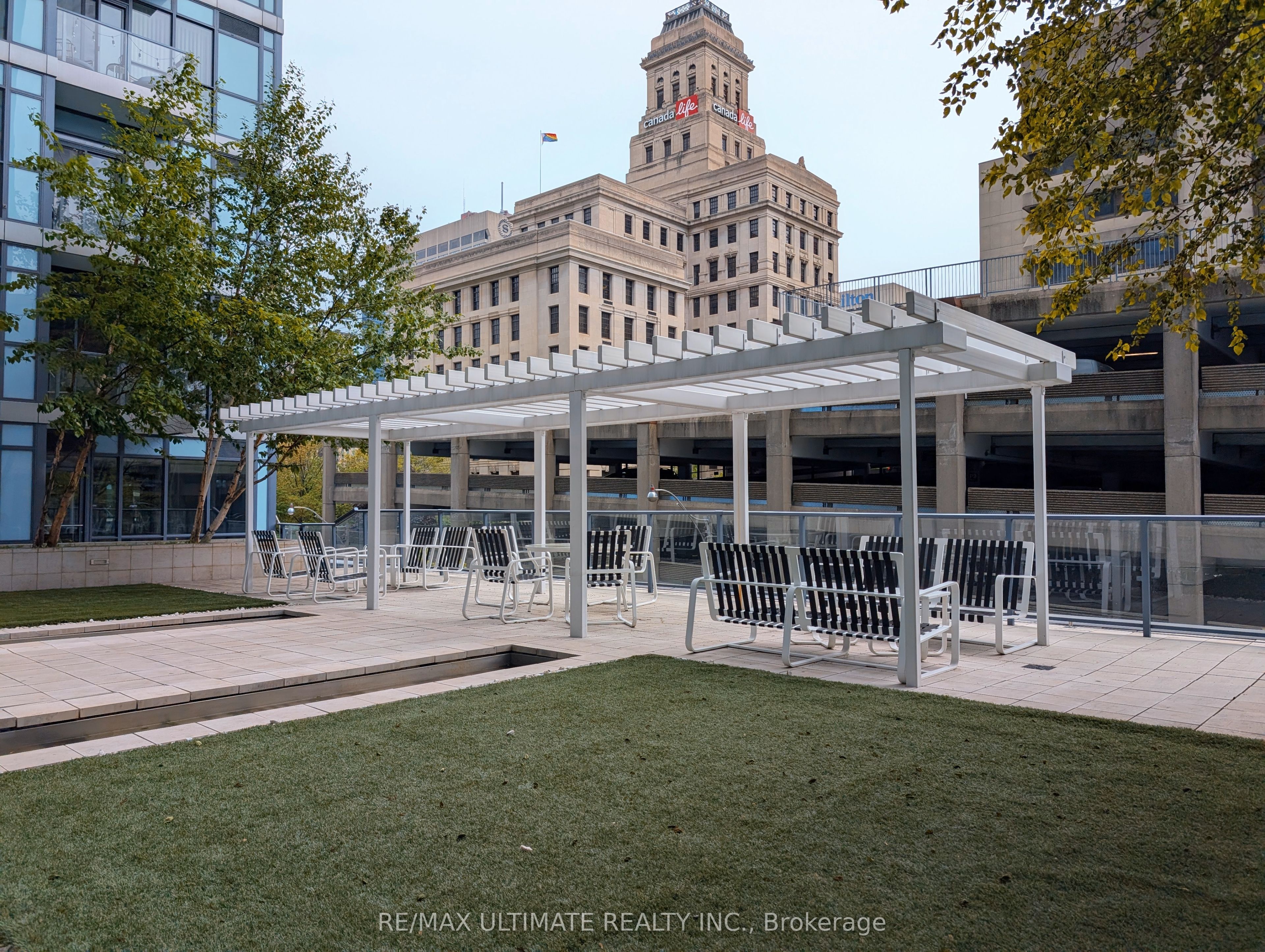210 Simcoe Street, #611