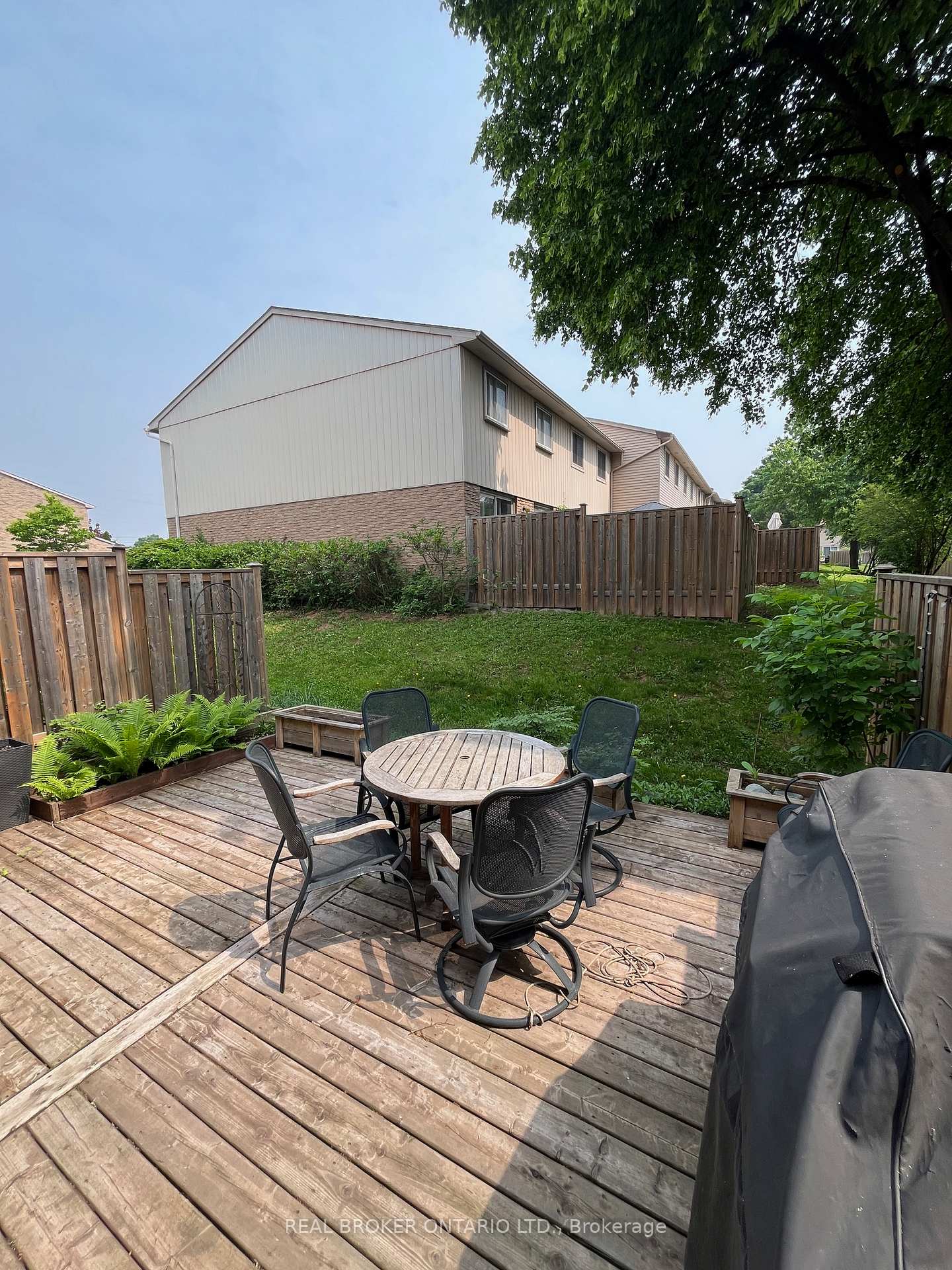 3 Bedrooms Condo at 1522 Lancaster, Oakville For sale