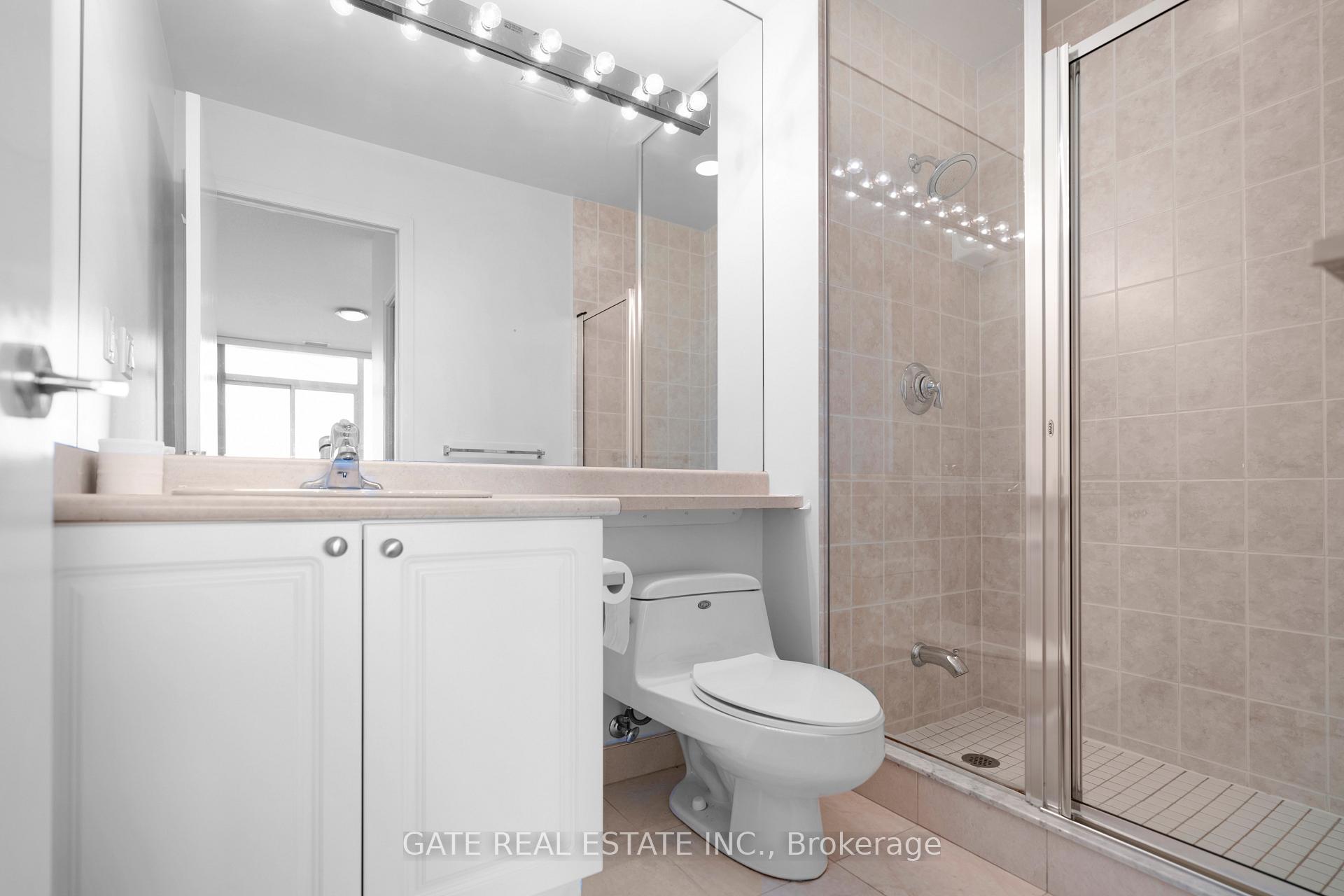 2 Bedrooms Condo at 38 Fontenay, Toronto For sale