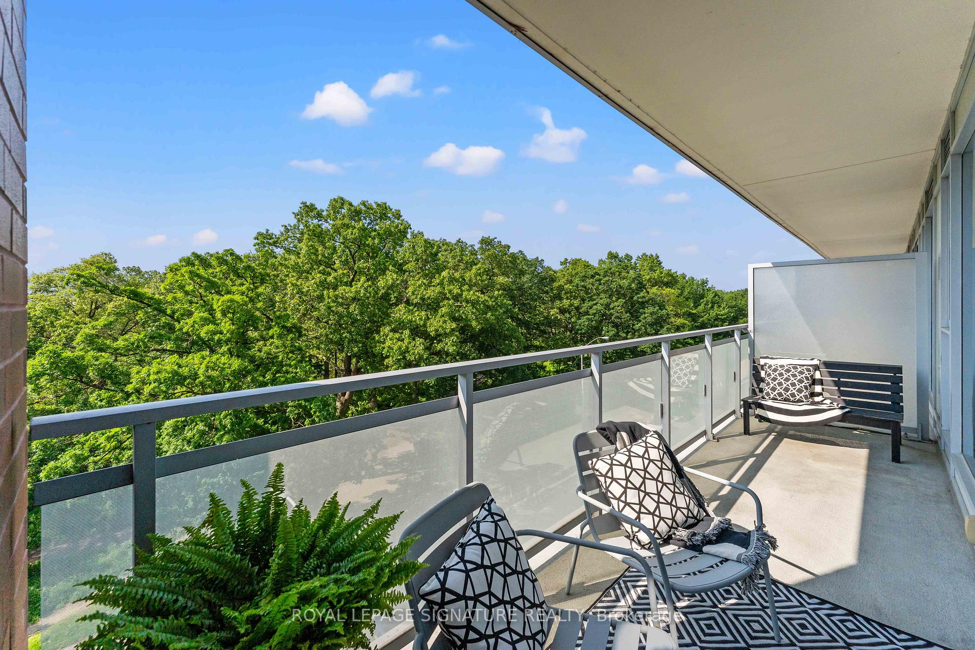 2 Bedrooms Condo at 1830 Bloor, Toronto For sale