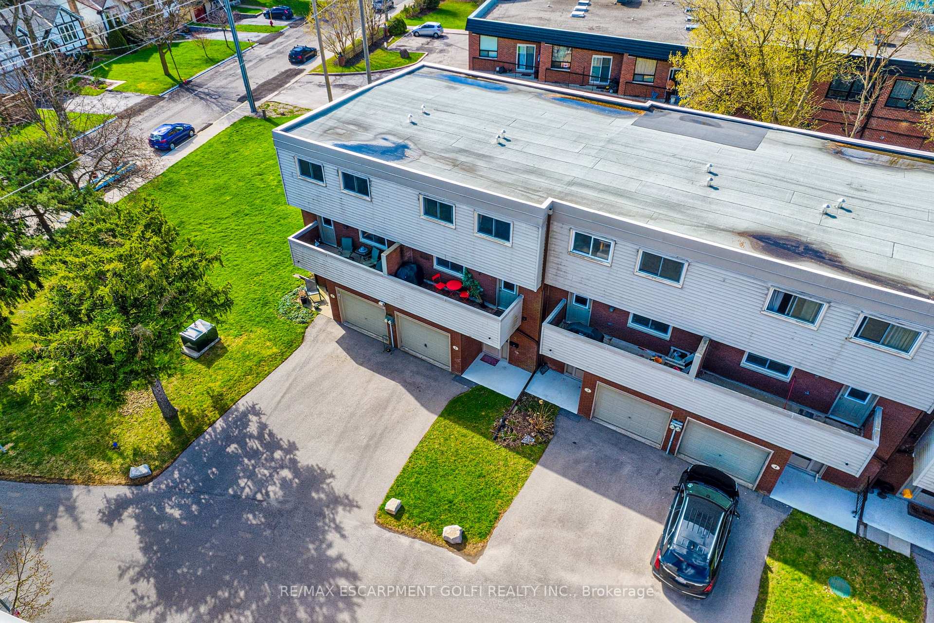 4 Bedrooms Condo at 23 WATSONS, Hamilton For sale