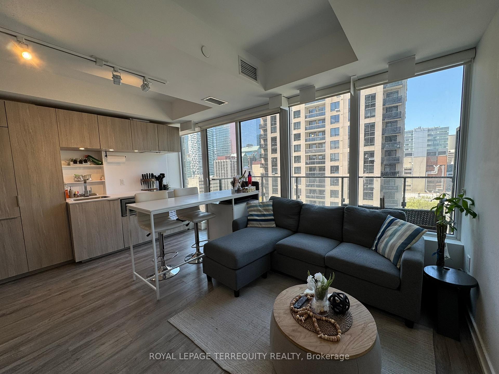 1 Bedroom Condo at 77 Shuter, Toronto For sale