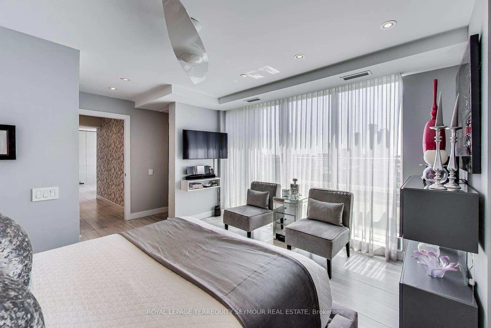3 Bedrooms Condo at 77 Lombard, Toronto For sale