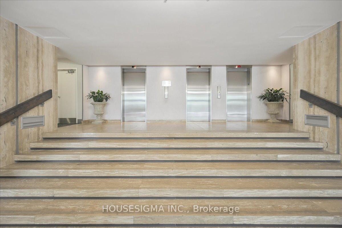 3 Bedrooms Condo at 1359 White Oaks, Oakville For sale