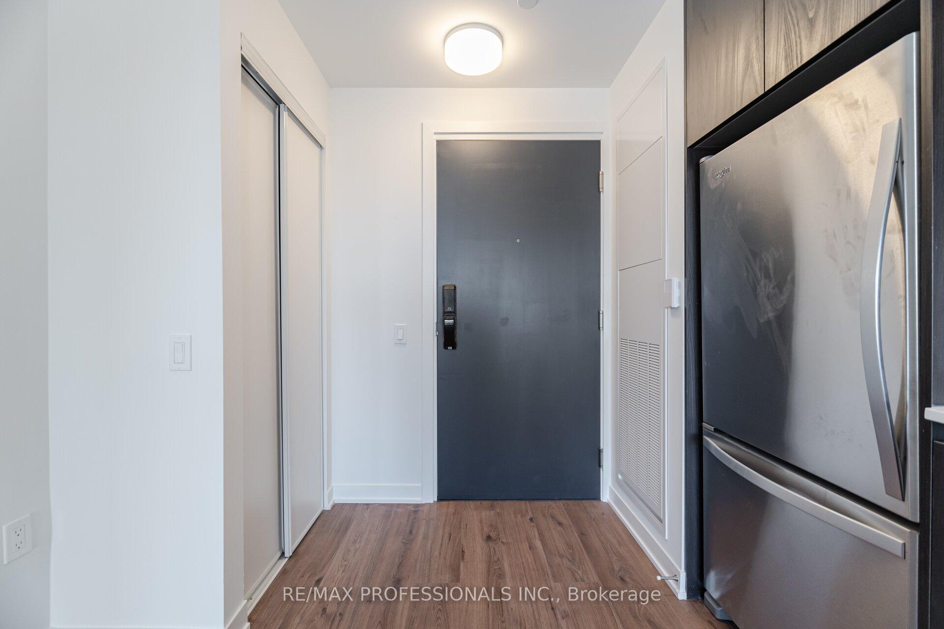 1 Bedroom Condo at 395 Dundas,  Oakville For sale