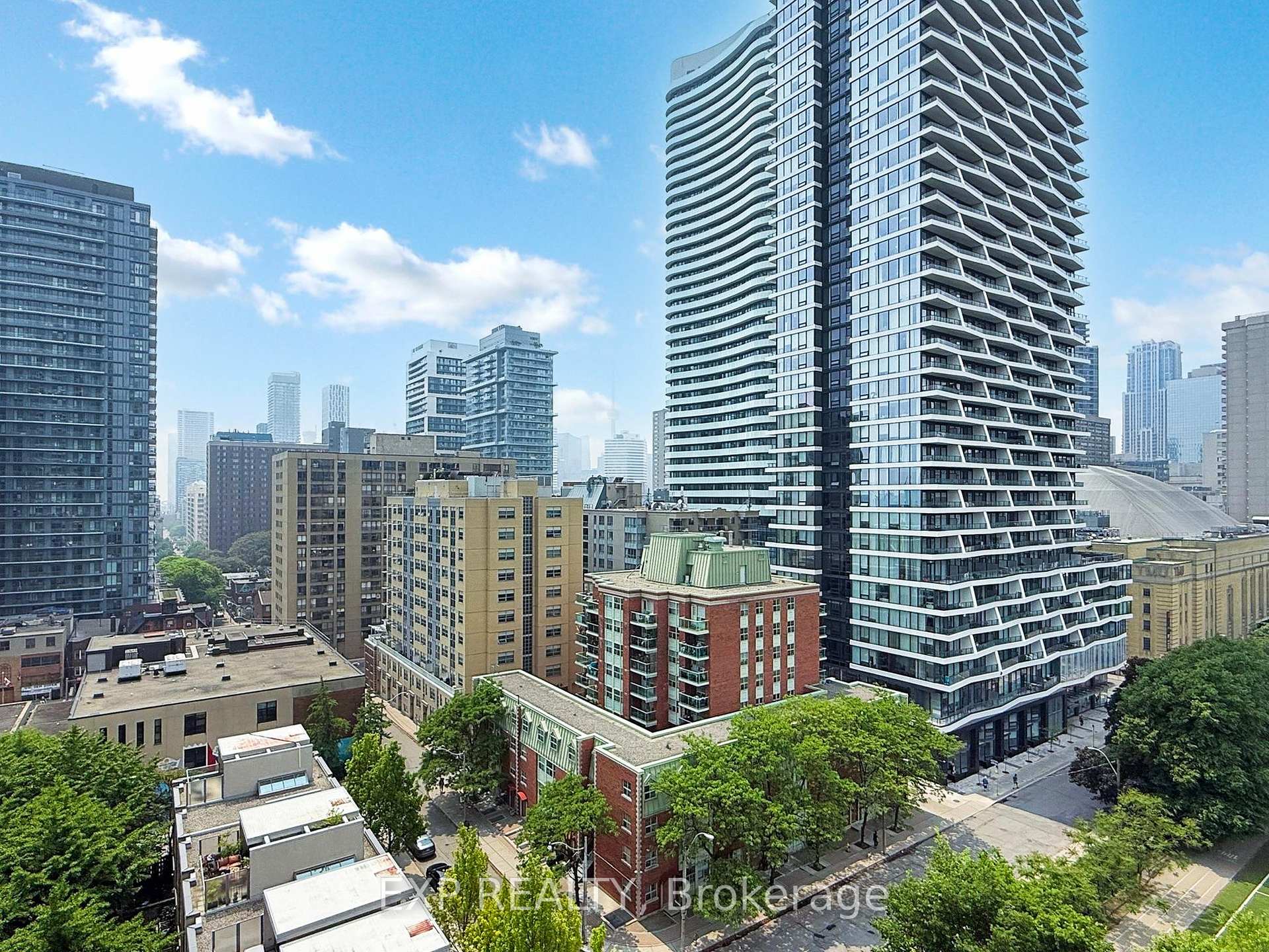 2 Bedrooms Condo at 285 Mutual, Toronto For sale
