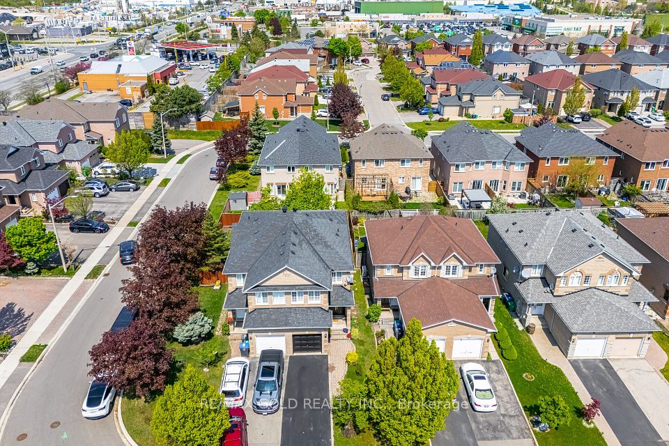 614 Summer Park Crescent, Mississauga, ON L5B 4E9