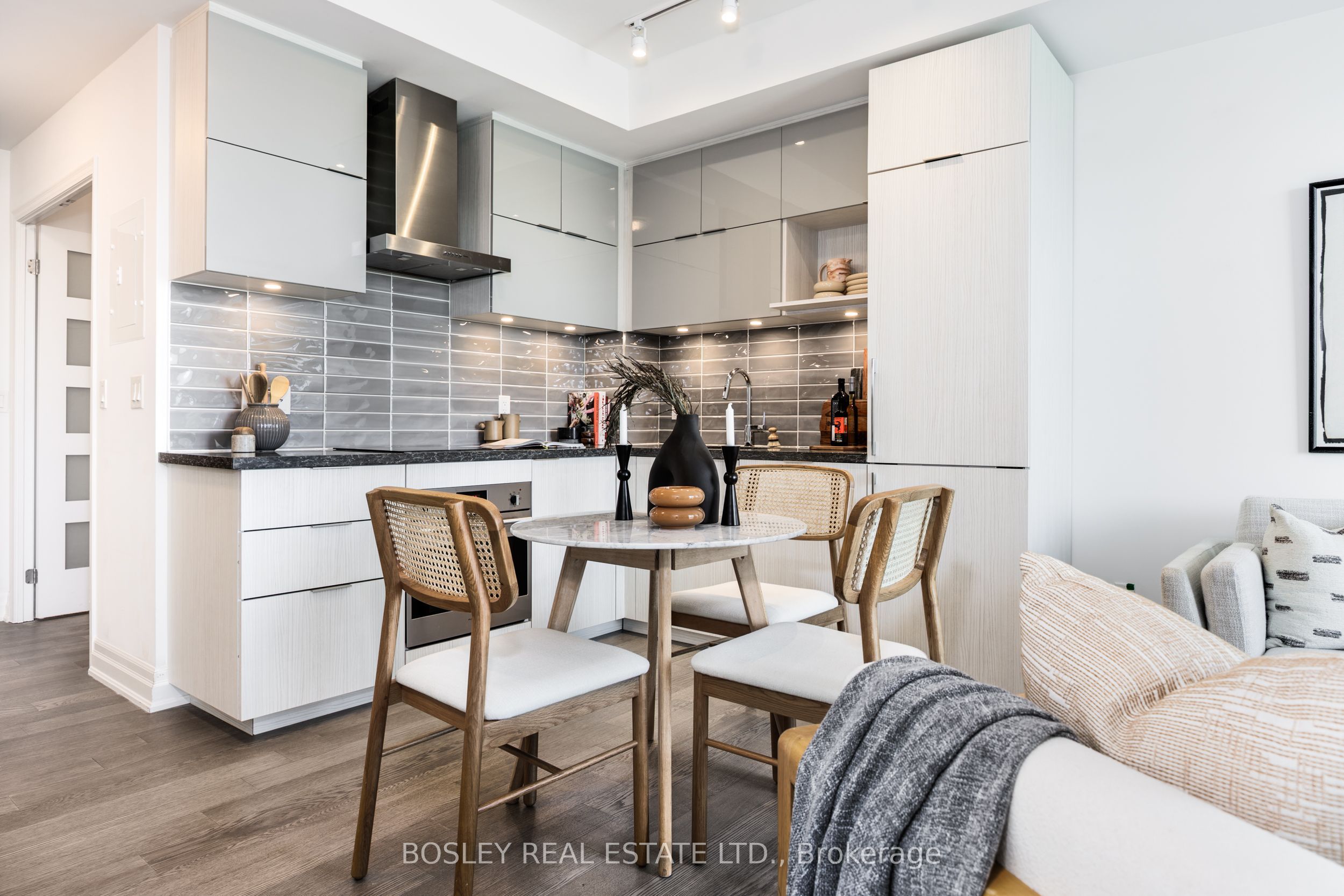 8 Rouge Valley Drive W, #908