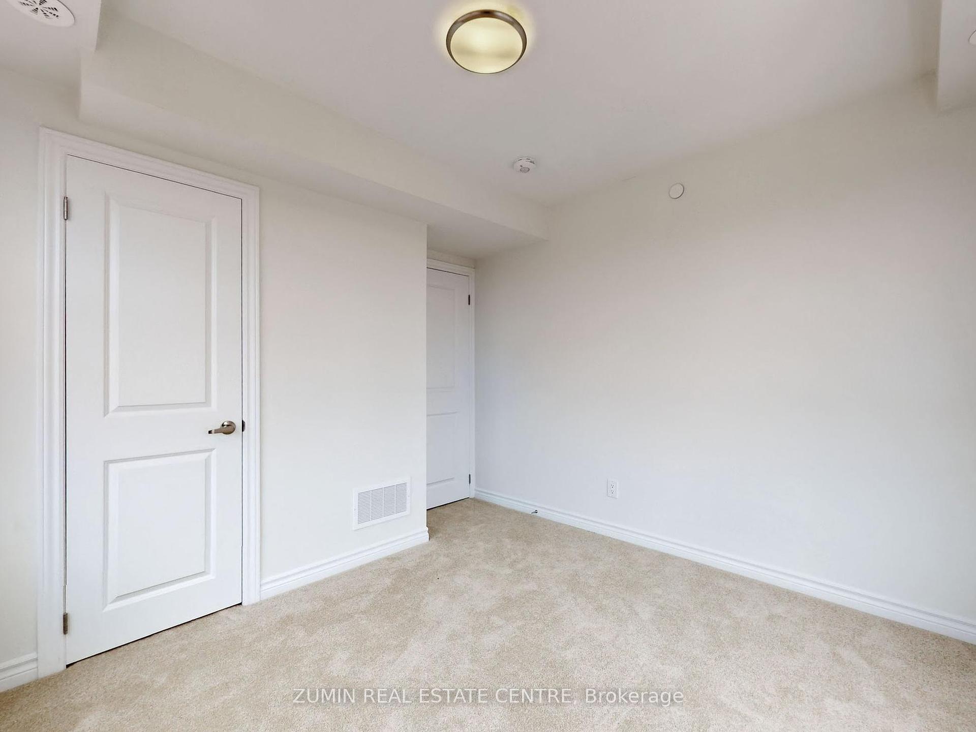 2 Bedrooms Condo at 349 Wheat Boom, Oakville For sale