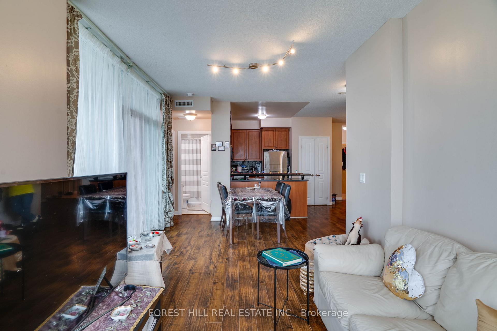 2 Bedrooms Co-op at 220 Burnhamthorpe, Mississauga For sale