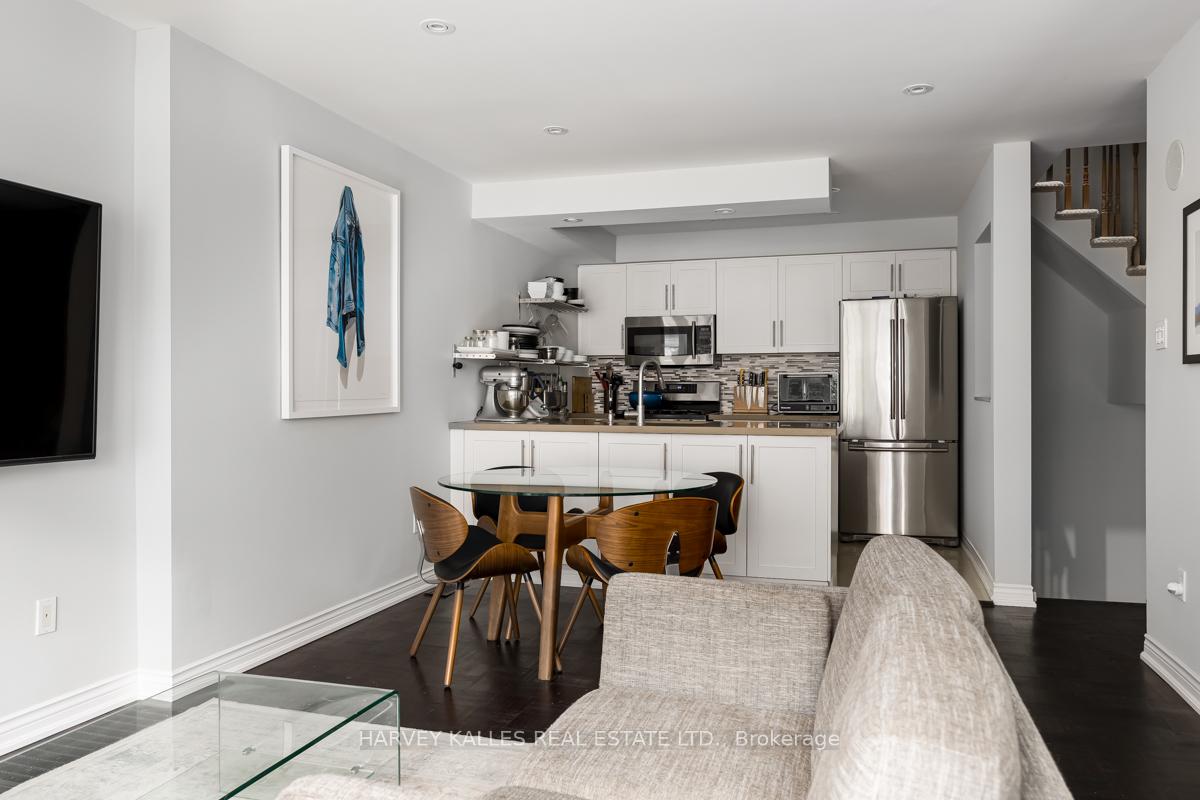 18 Clark Avenue W 64