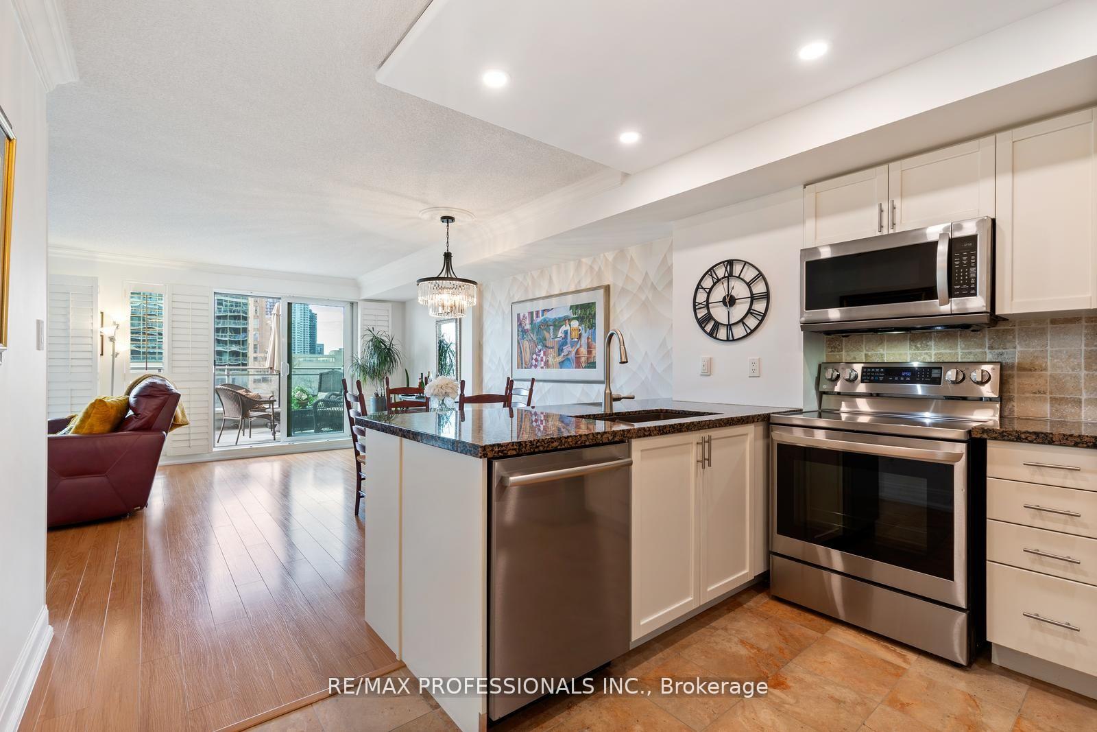 2 Bedrooms Condo at 410 Queens,  Toronto For sale