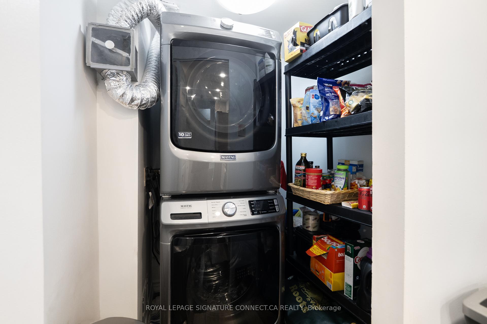 2 Bedrooms Condo at 75 King, Mississauga For sale