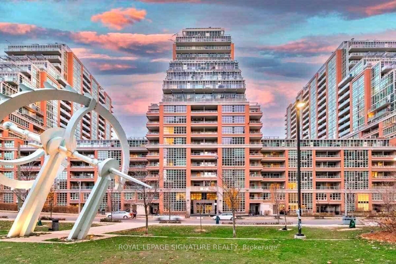 2 Bedrooms Condo at 75 East Liberty, Toronto For sale