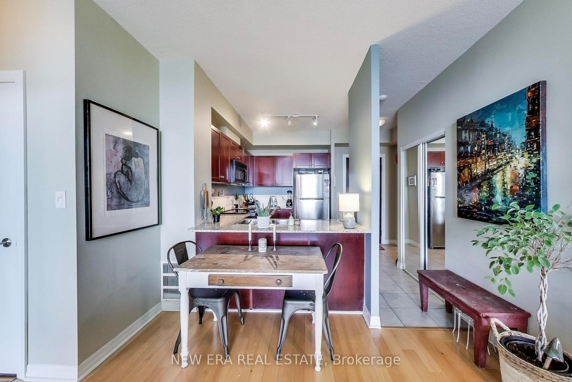 3 Bedrooms Condo at 1359 Rathburn, Mississauga For sale