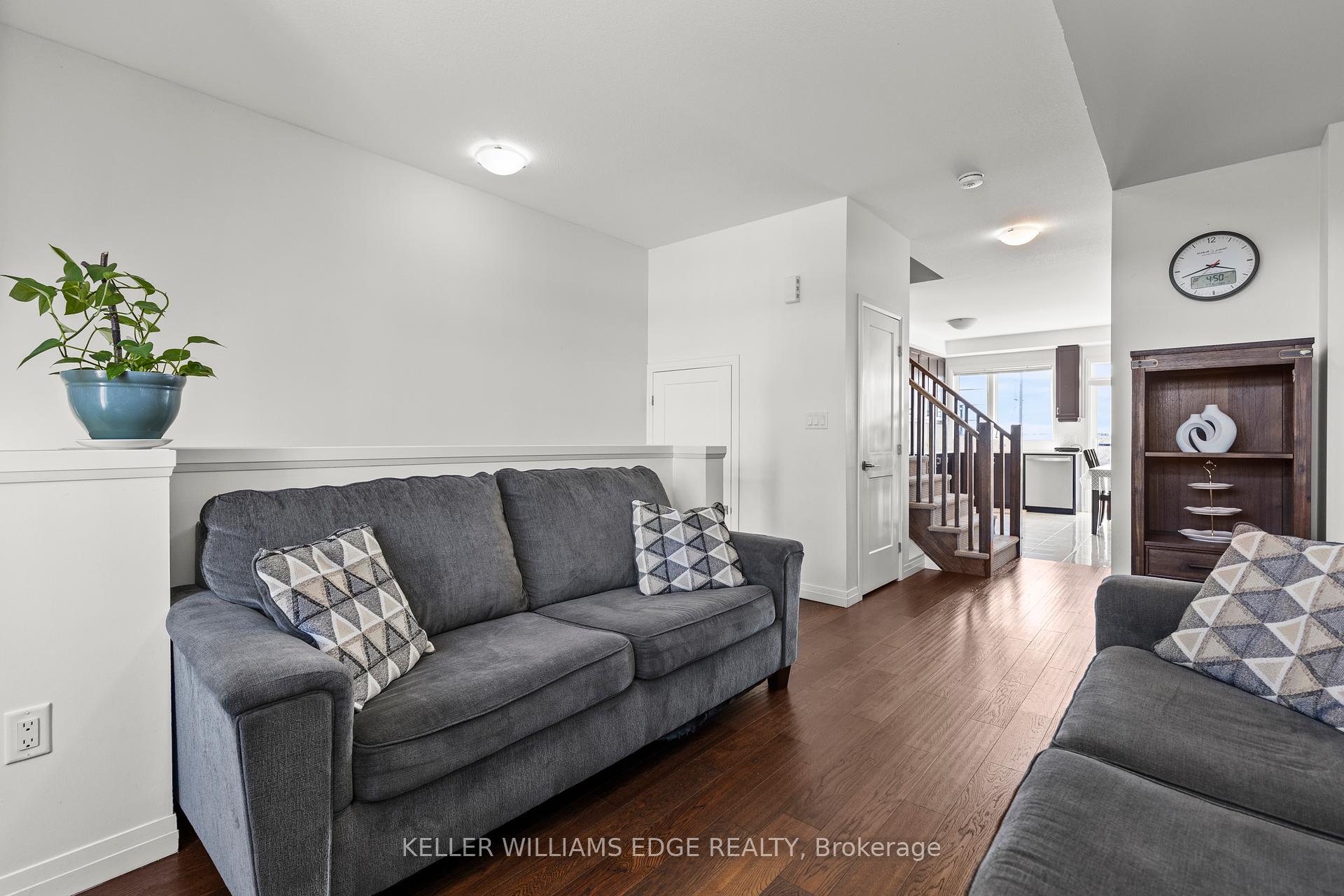 3 Bedrooms Condo at 30 Time Square, Hamilton For sale