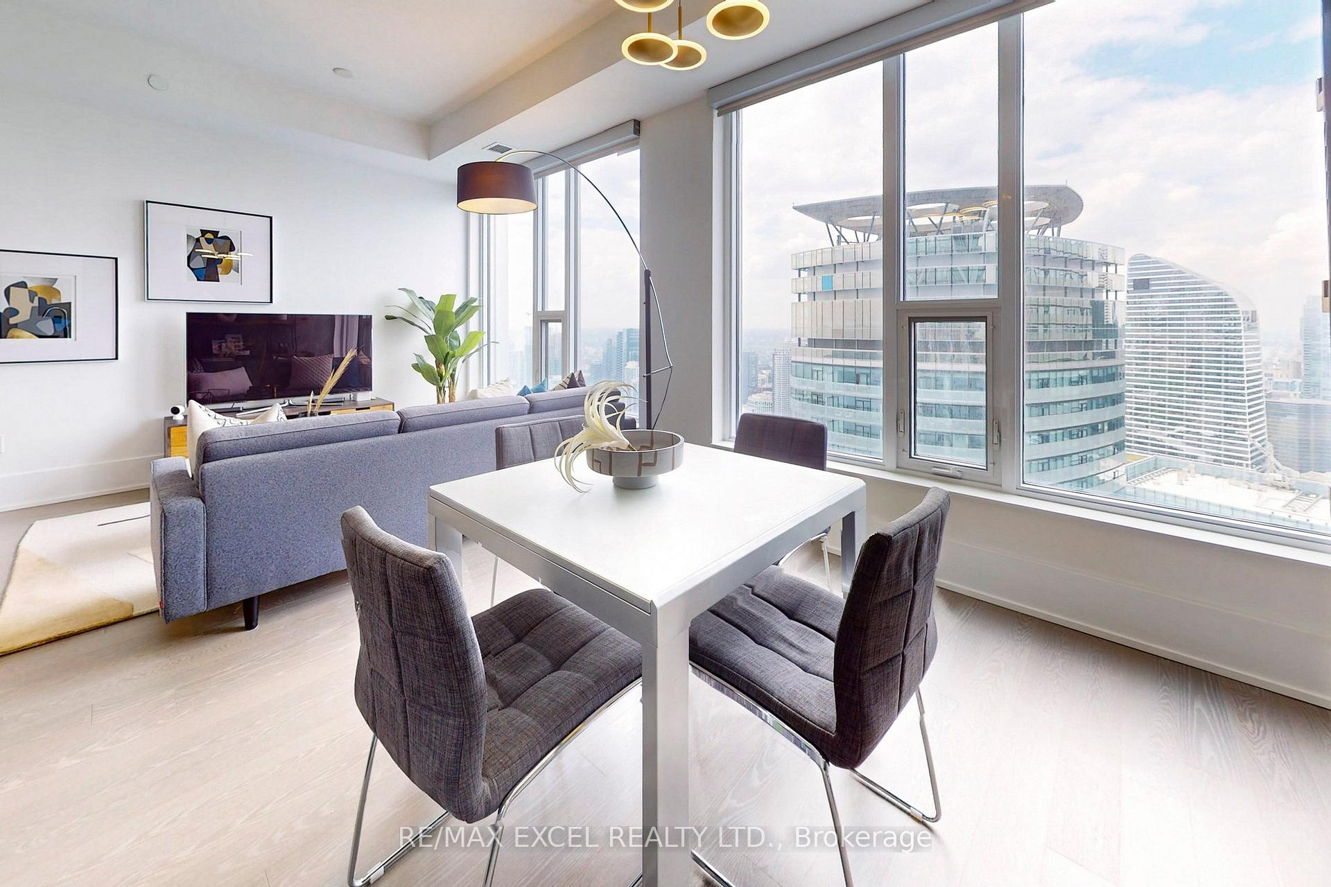 2 Bedrooms Condo at 10 York, Toronto For sale