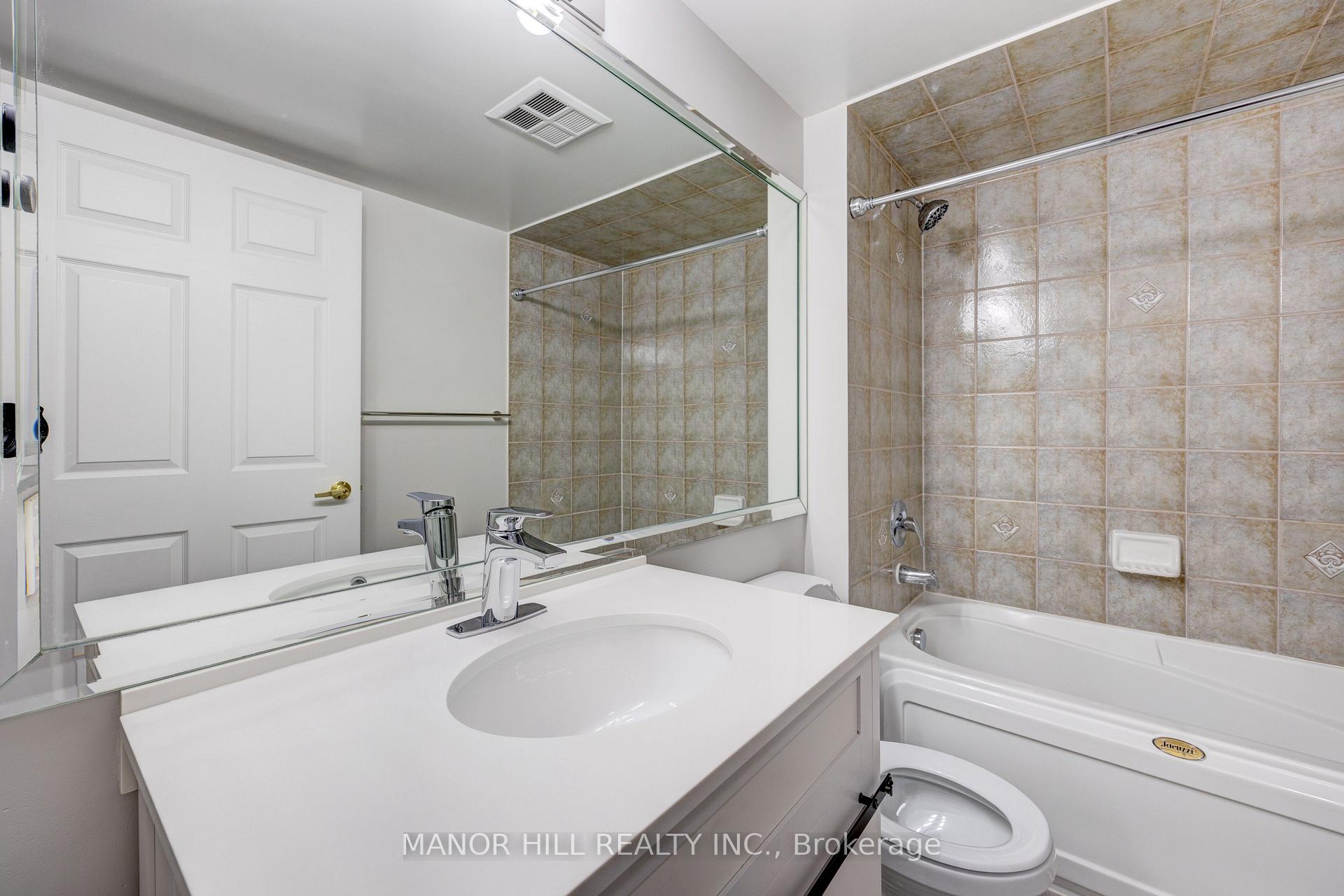 2 Bedrooms Condo at 35 Kingsbridge Garden,  Mississauga For sale