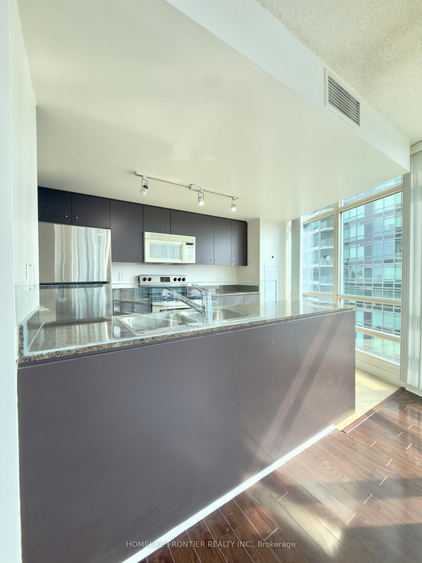 2 Bedrooms Condo at 381 Front, Toronto For sale