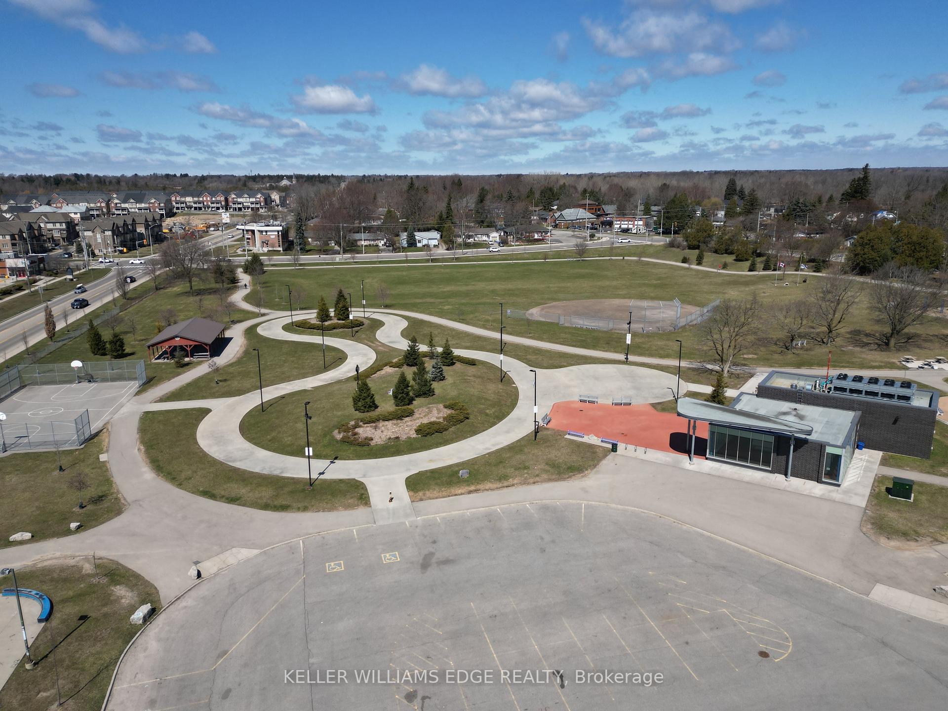 2 Bedrooms Condo at 170 Rockhaven,  Hamilton For sale