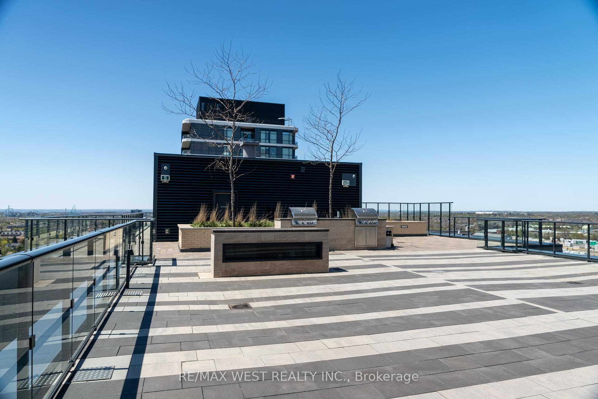 1 Bedroom Condo at 100 Eagle Rock, Vaughan For sale