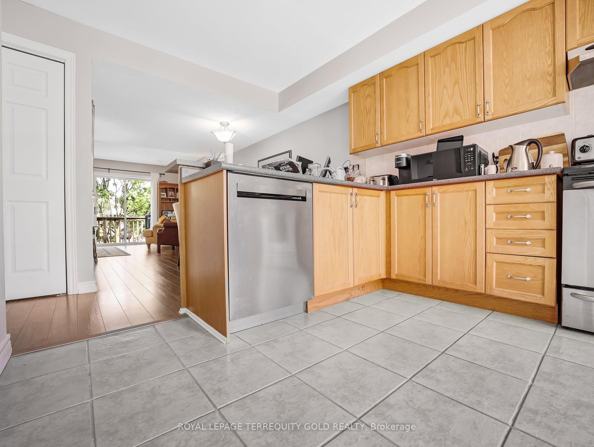 3 Bedrooms Condo at 4045 Upper Middle, Burlington For sale
