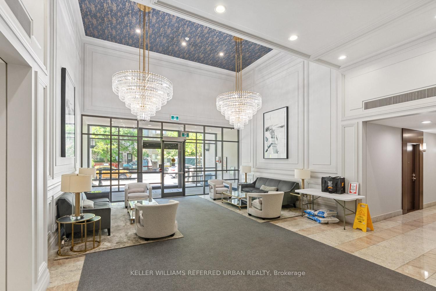 2 Bedrooms Condo at 35 Hollywood, Toronto For sale