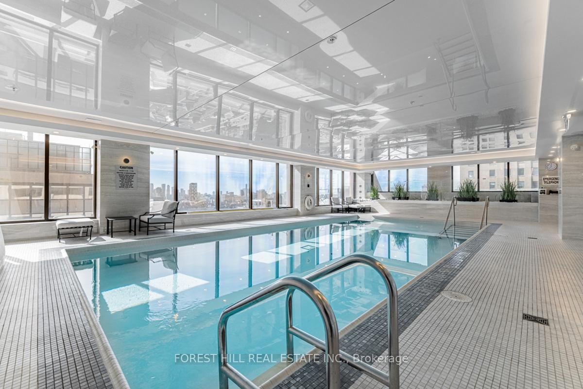 2 Bedrooms Condo at 175 Cumberland, Toronto For sale