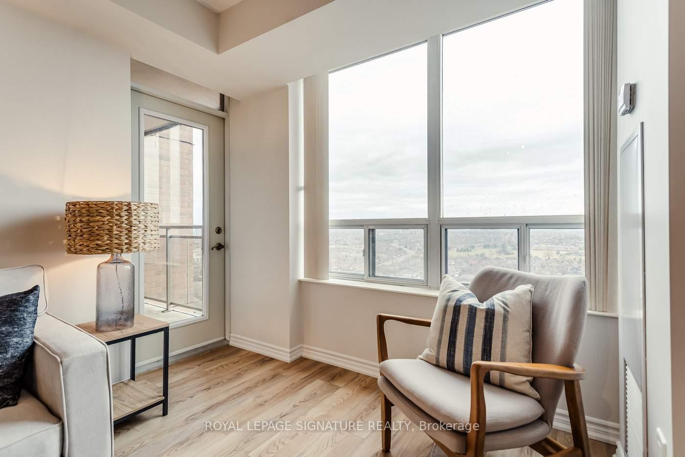 2 Bedrooms Condo at 55 Strathaven, Mississauga For sale