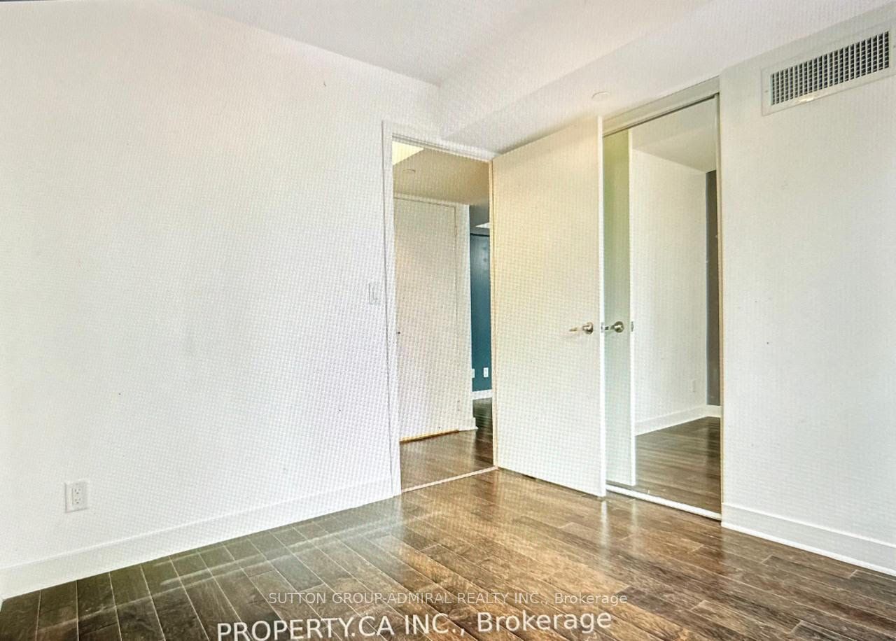 58 Orchard View Boulevard, #907