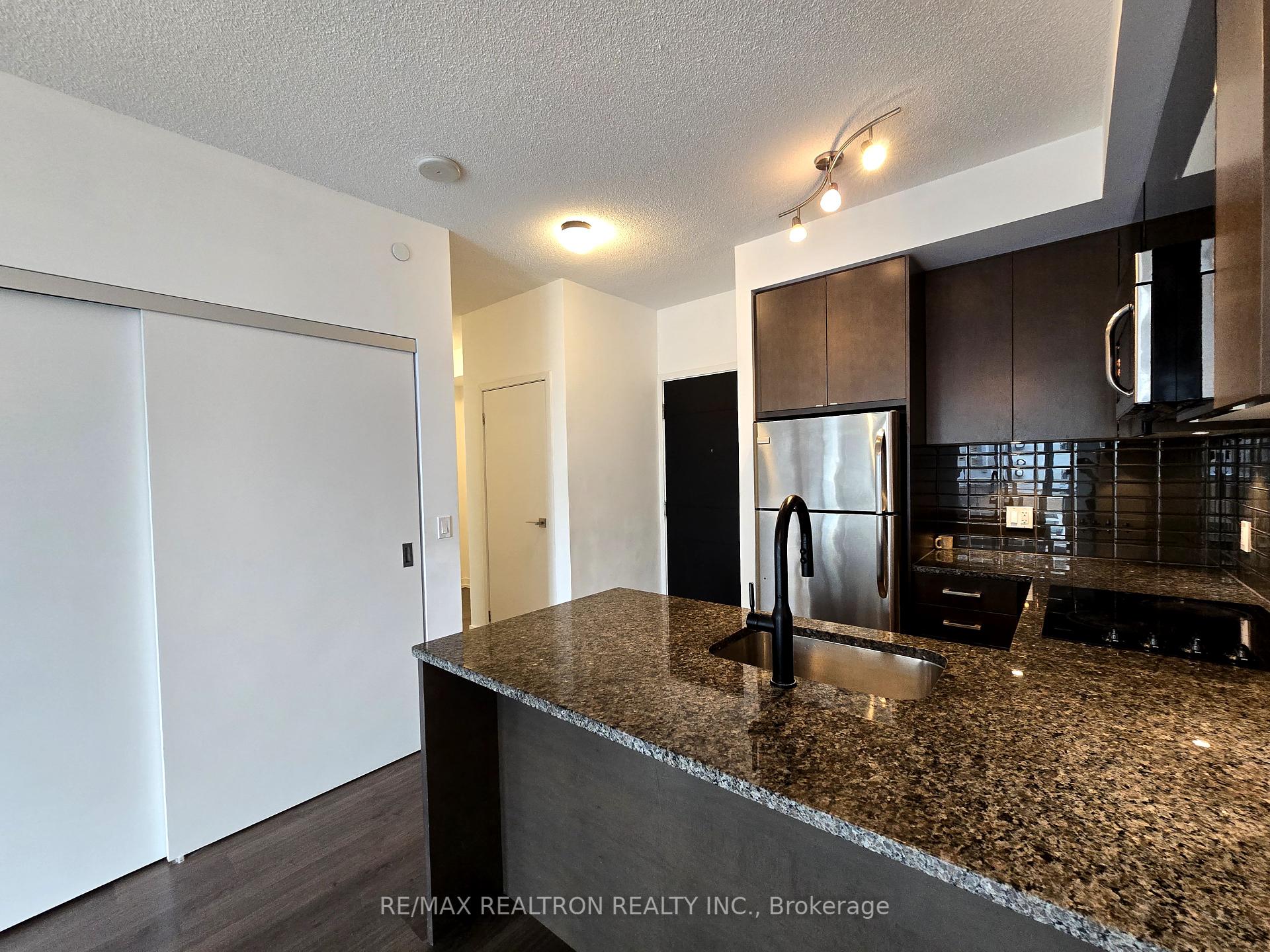 2 Bedrooms Condo at 89 Dunfield,  Toronto For sale