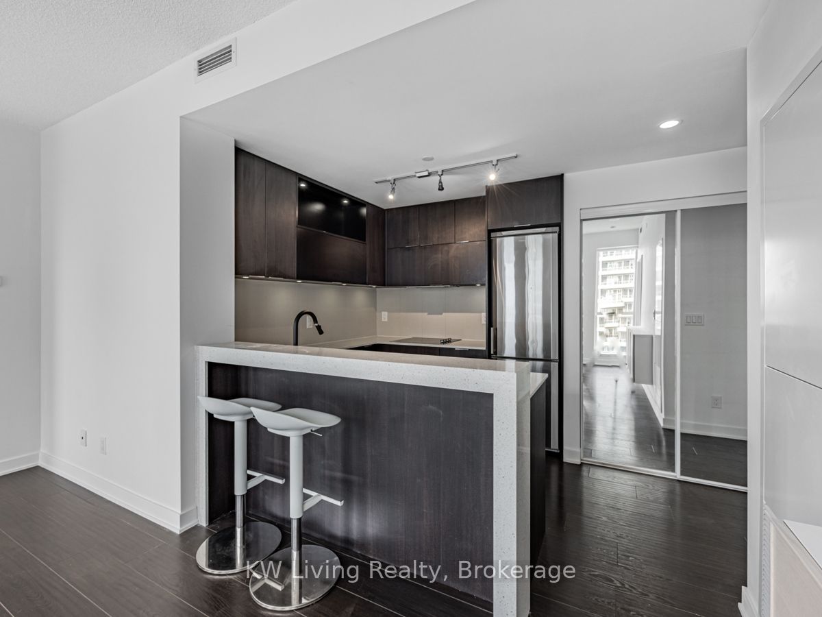 170 Sumach Street, #1402