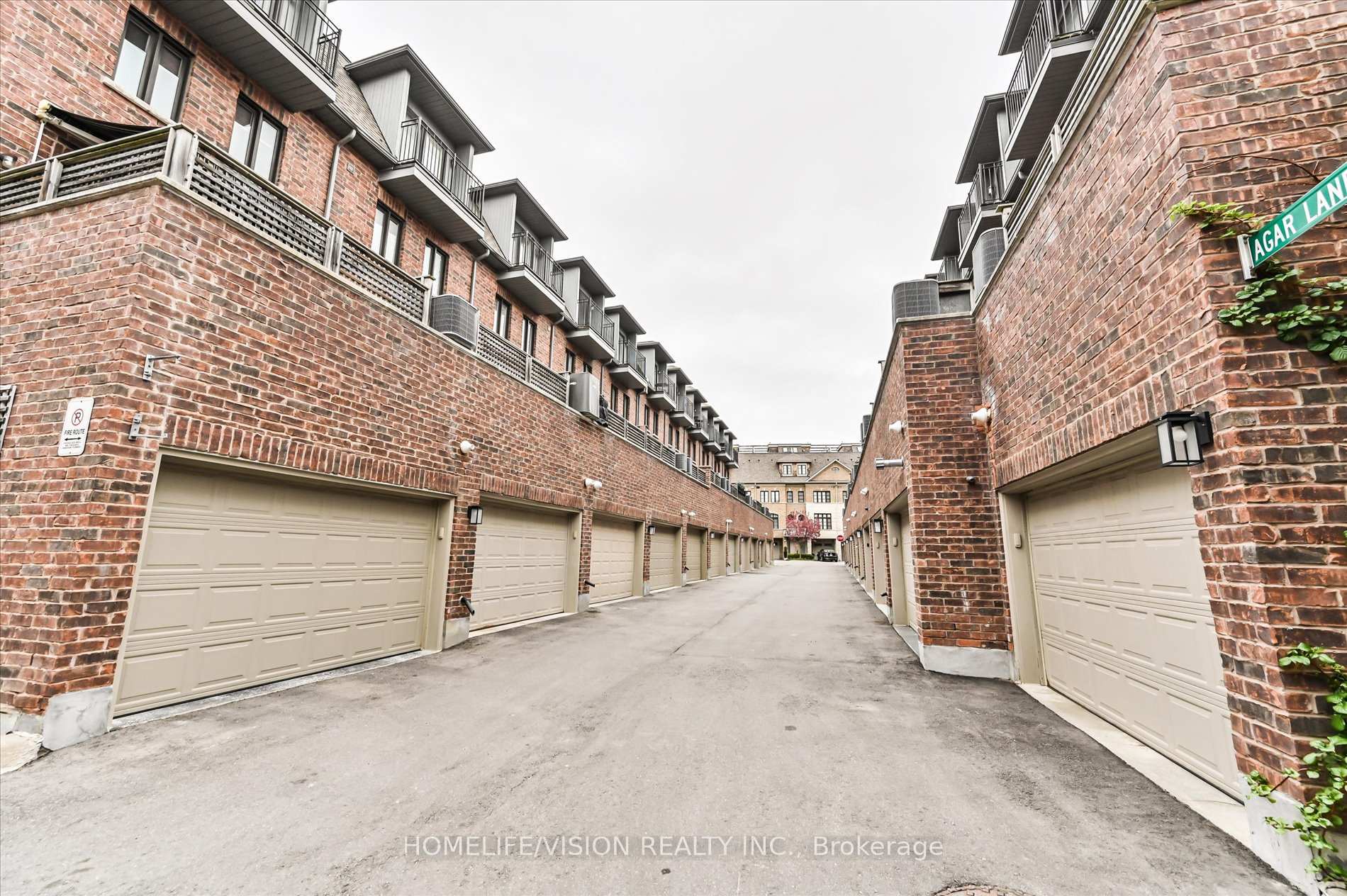 4 Bedrooms Condo at 2 Agar, Vaughan For sale