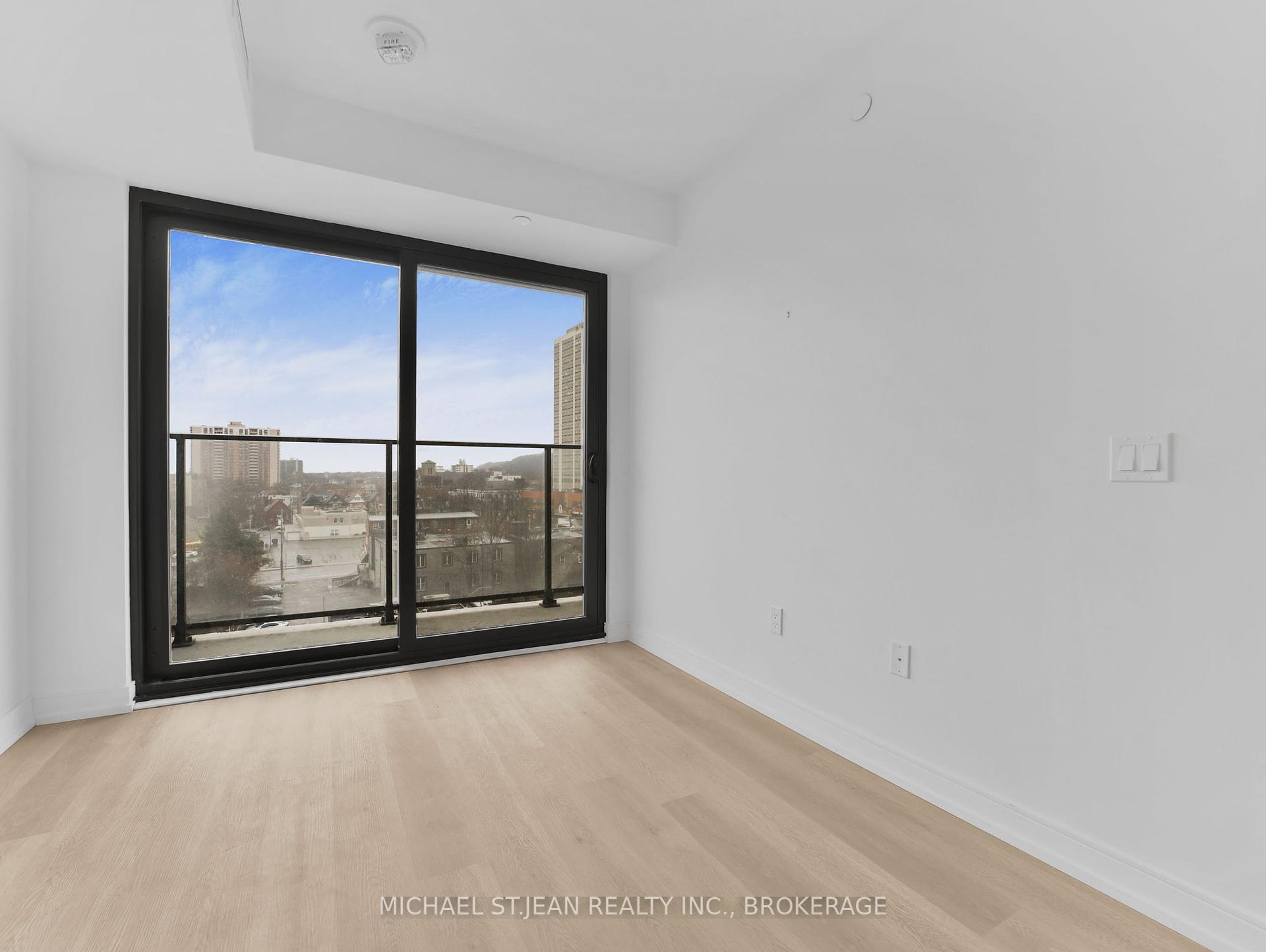 1 Bedroom Condo at 1 Jarvis,  Hamilton For sale