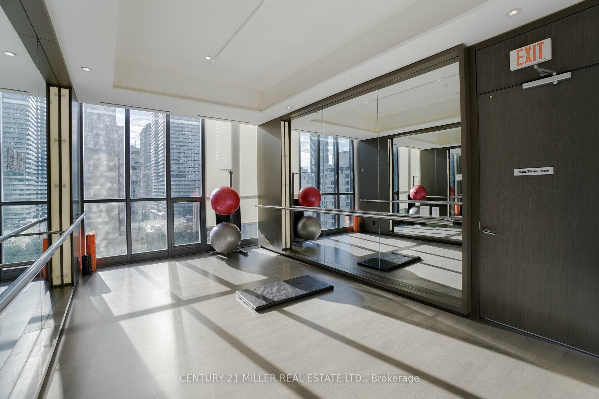 2 Bedrooms Condo at 101 Charles, Toronto For sale