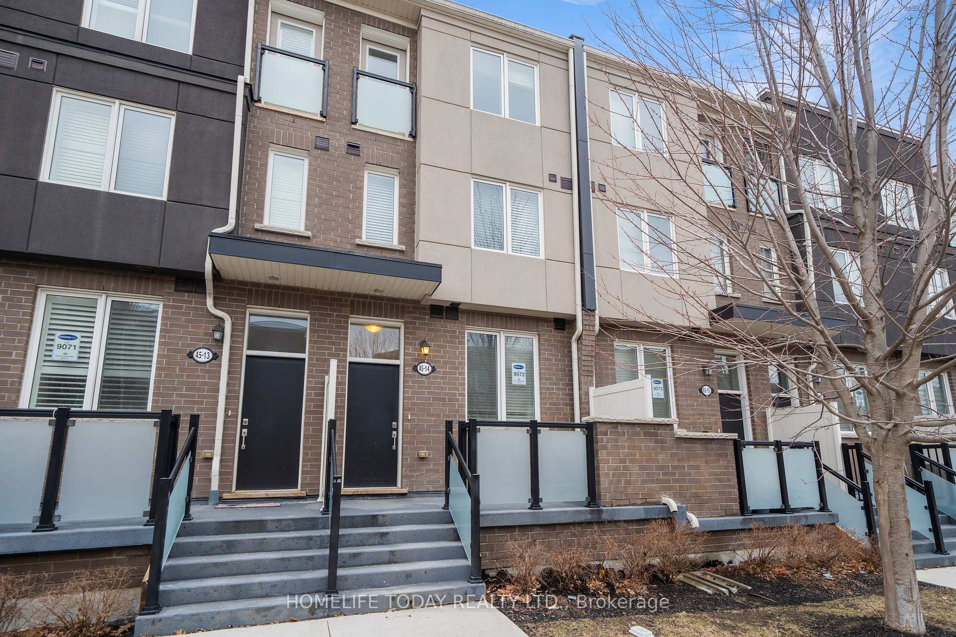 3 Bedrooms Condo at 45 Heron Park, Toronto For sale