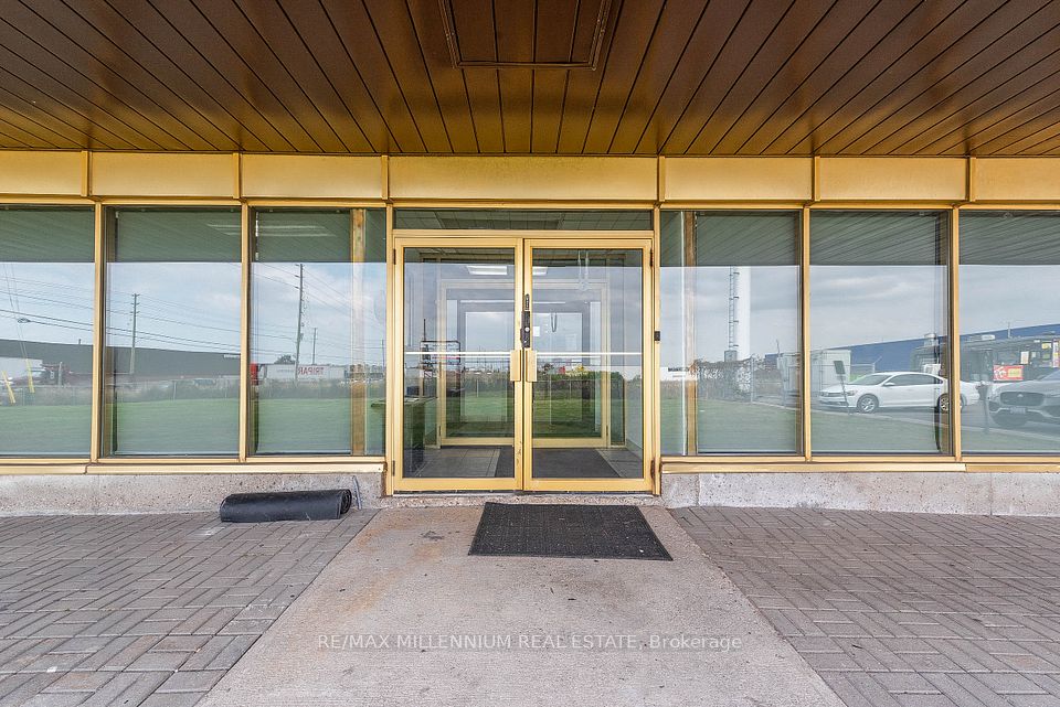 1300 Steeles