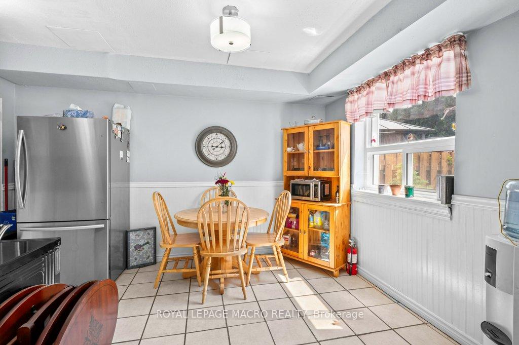 2 Bedrooms Condo at 483 Claridge, Burlington For sale