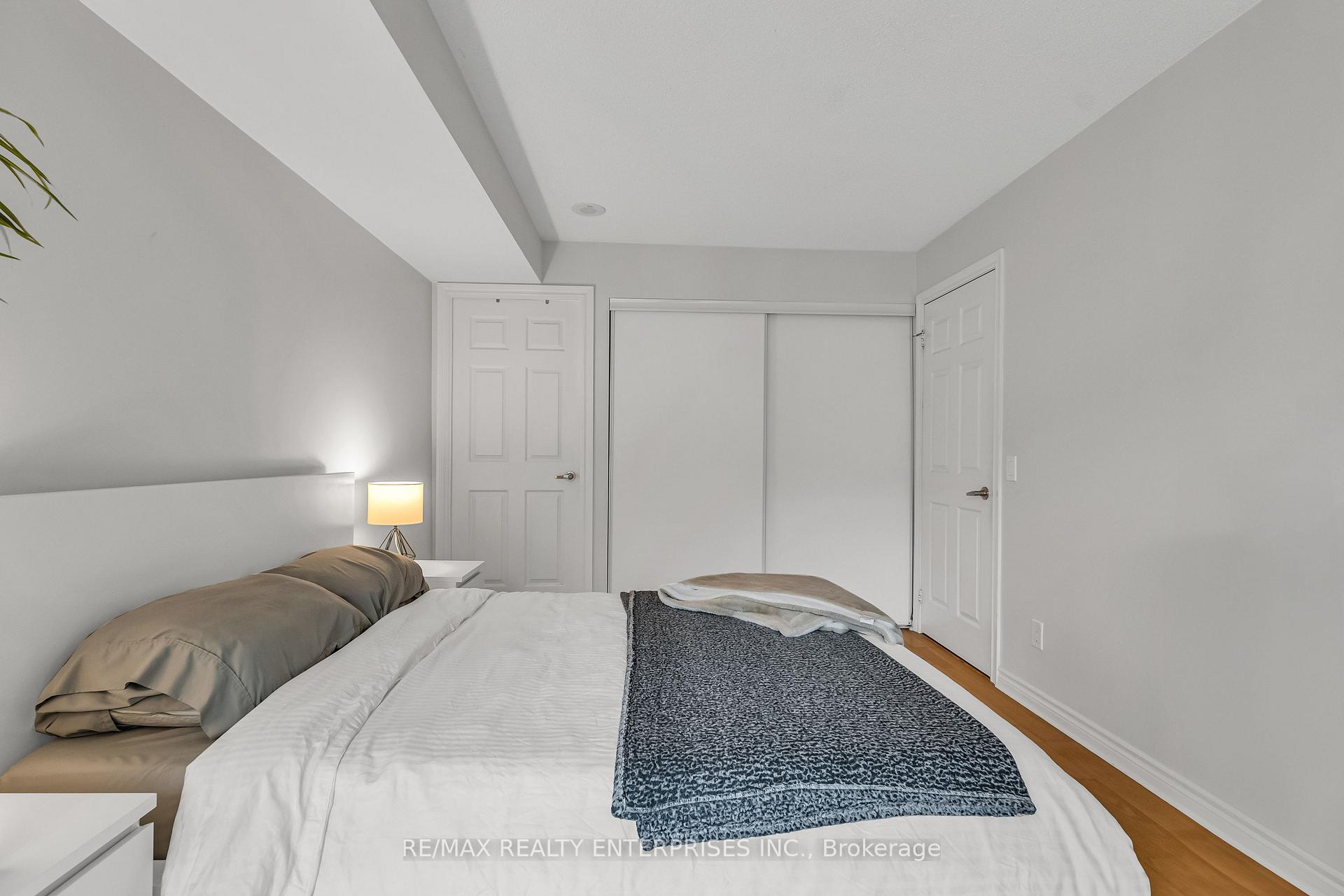 2 Bedrooms Condo at 763 Bay, Toronto For sale
