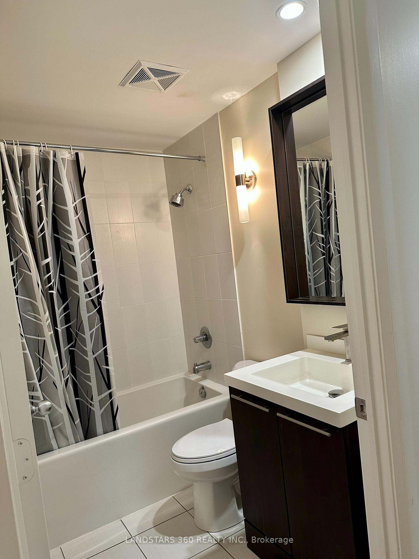 3 Bedrooms Condo at 100 Harrison Garden, Toronto For sale