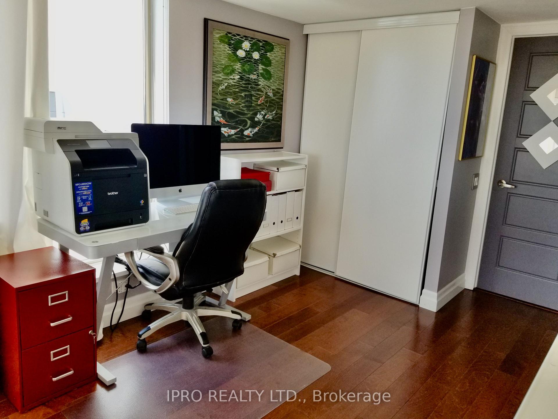 3 Bedrooms Condo at 1040 The Queensway,  Toronto For sale