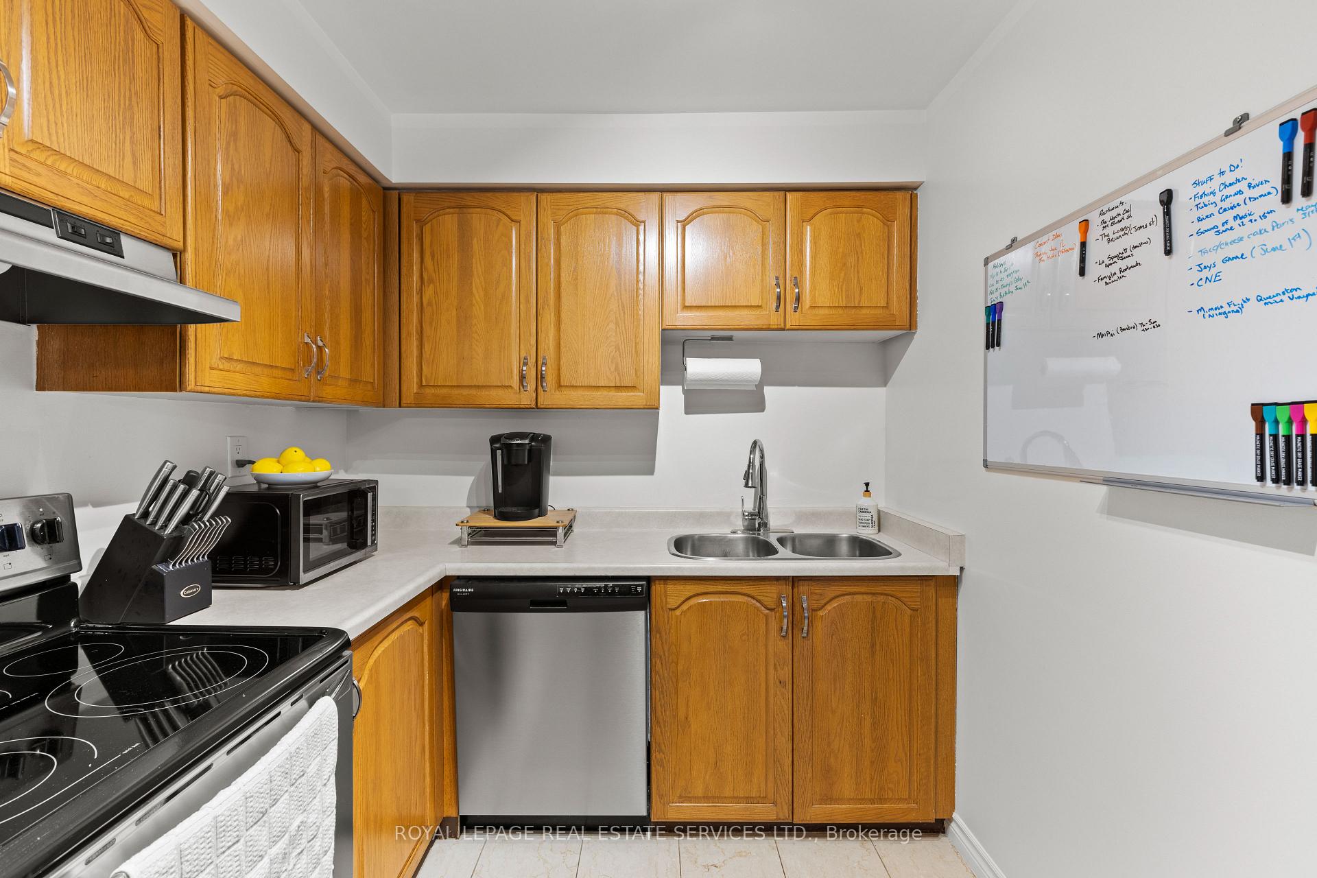 3 Bedrooms Condo at 2065 Amherst Heights, Burlington For sale
