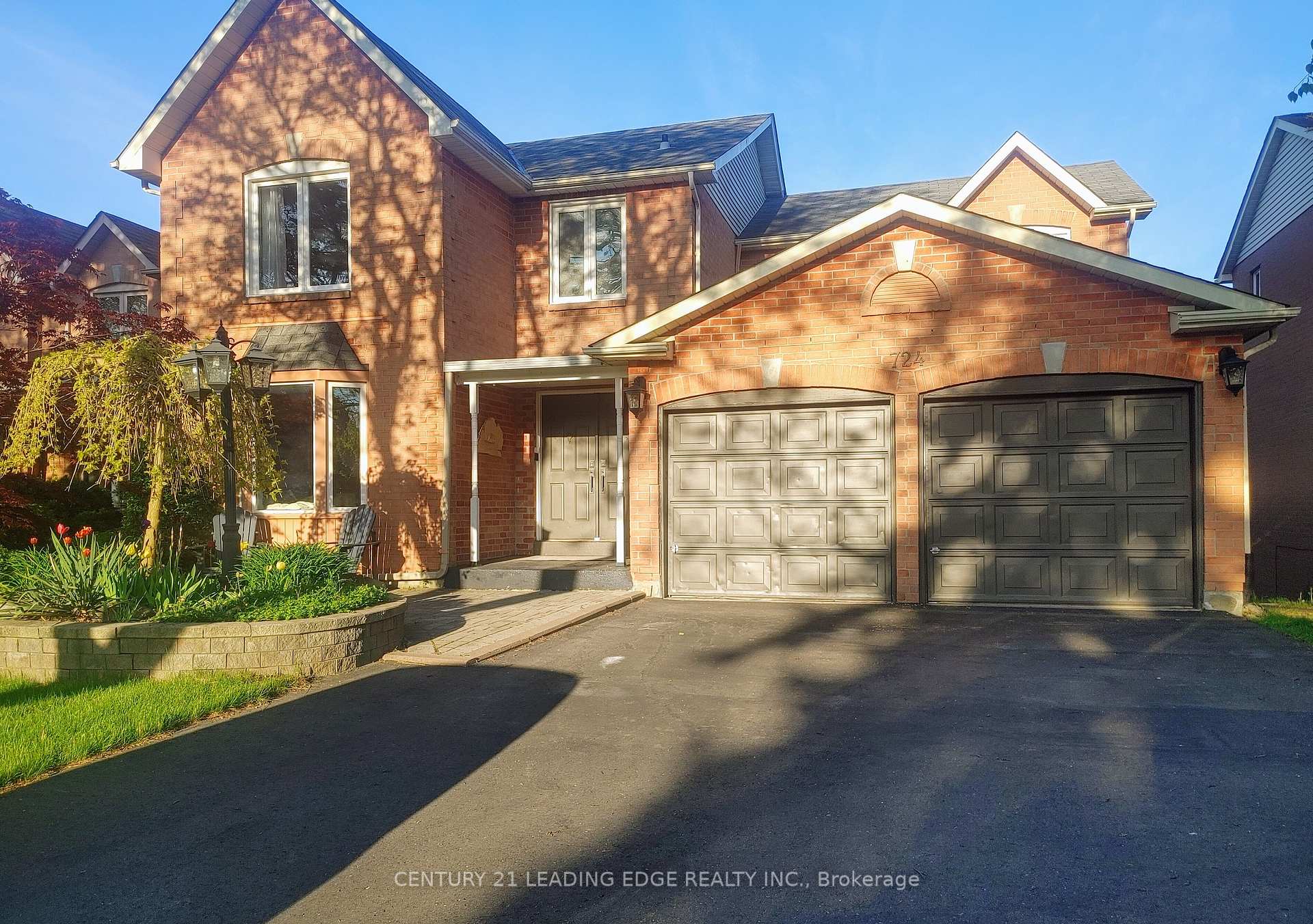 724 Barnes Crescent, Oshawa, ON L1J 8K1