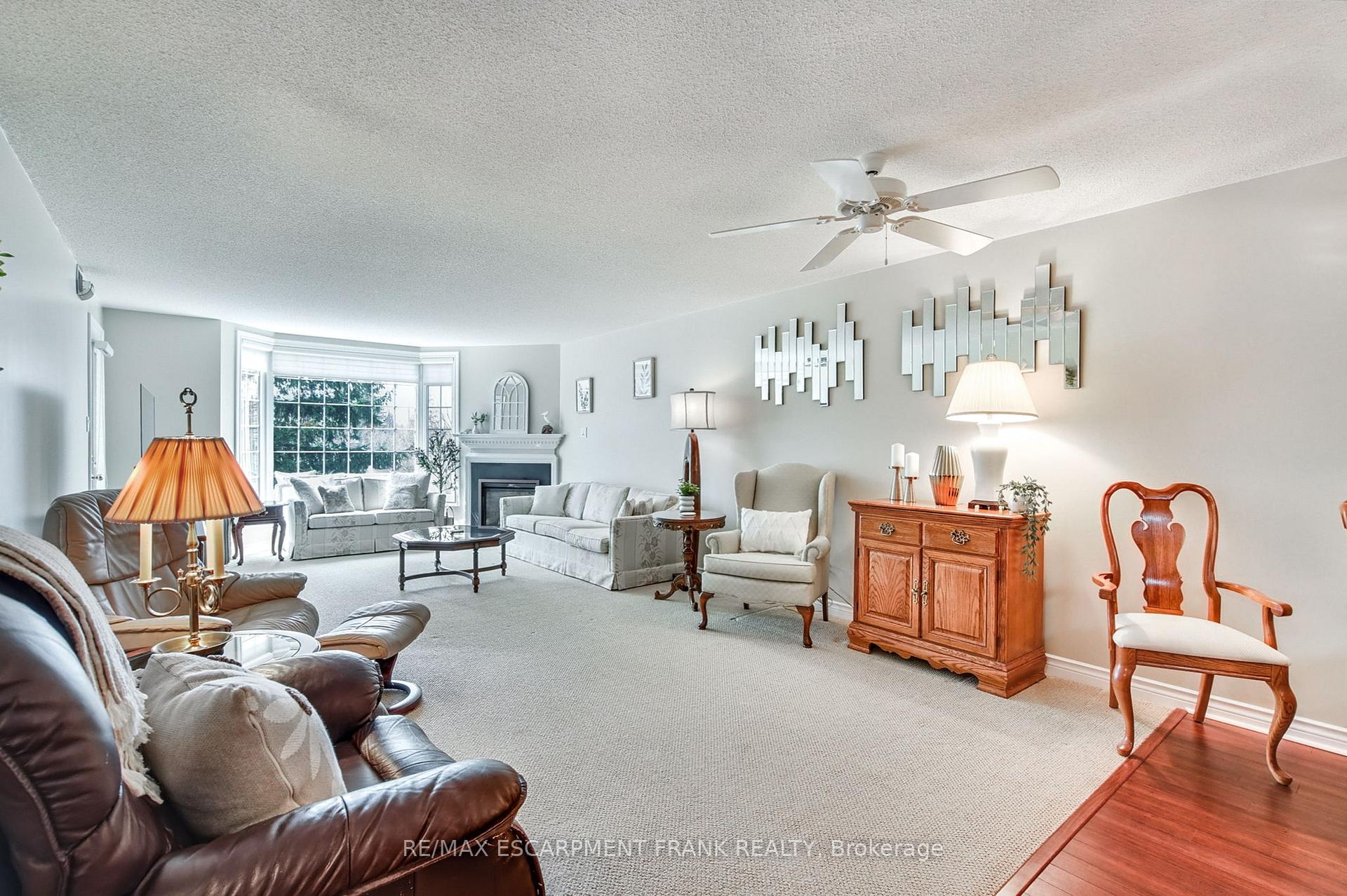 2 Bedrooms Condo at 970 Golf Links,  Hamilton For sale