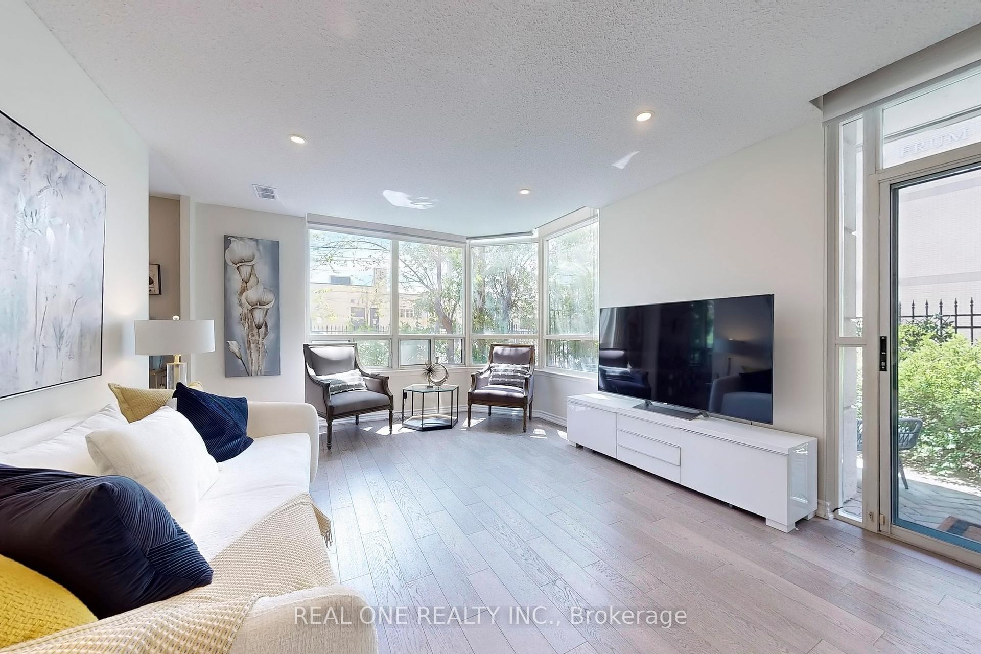 2 Bedrooms Condo at 8 Covington, Toronto For sale