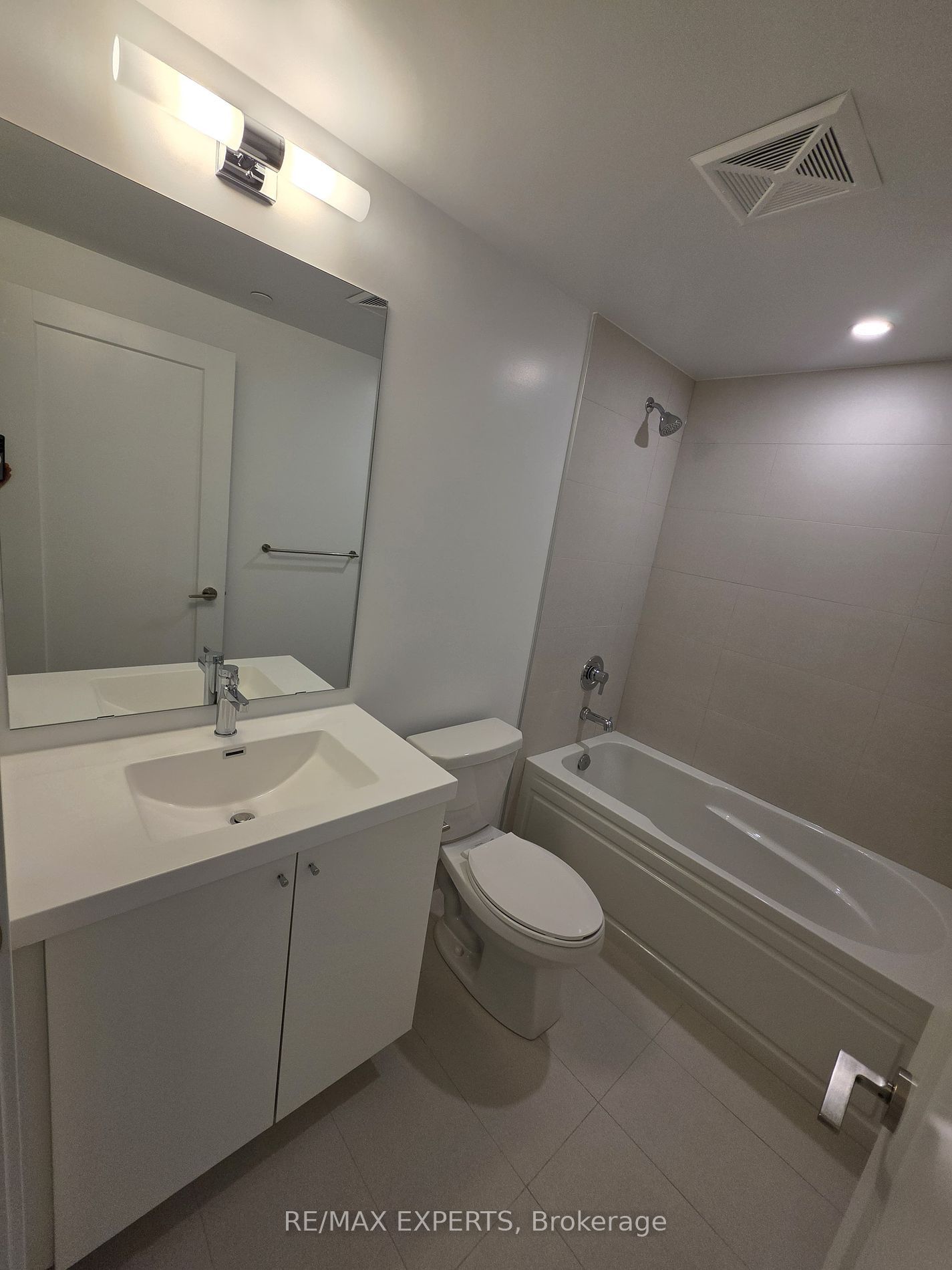 2545 Simcoe Street N 2414