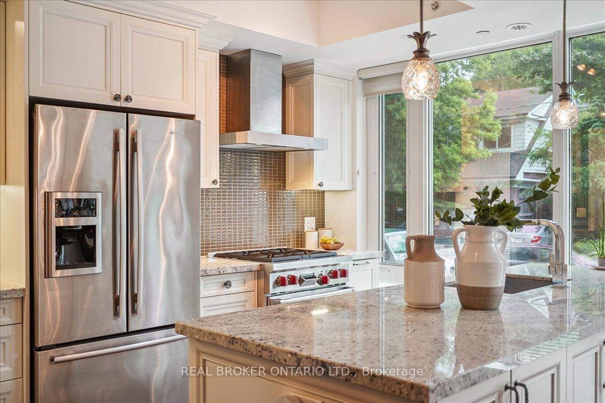 3 Bedrooms Condo at 191 Duplex, Toronto For sale